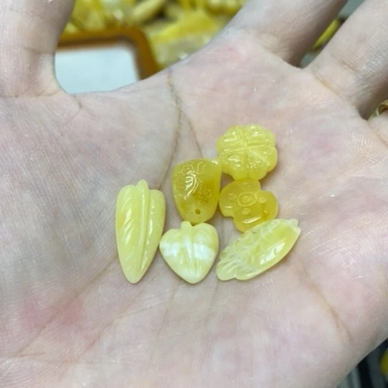 未镶嵌蜜蜡裸石吊坠