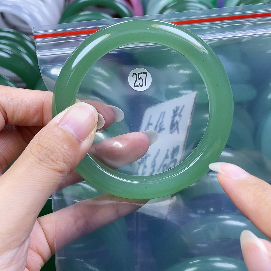 【闪购商品】未镶嵌手镯石英岩玉57