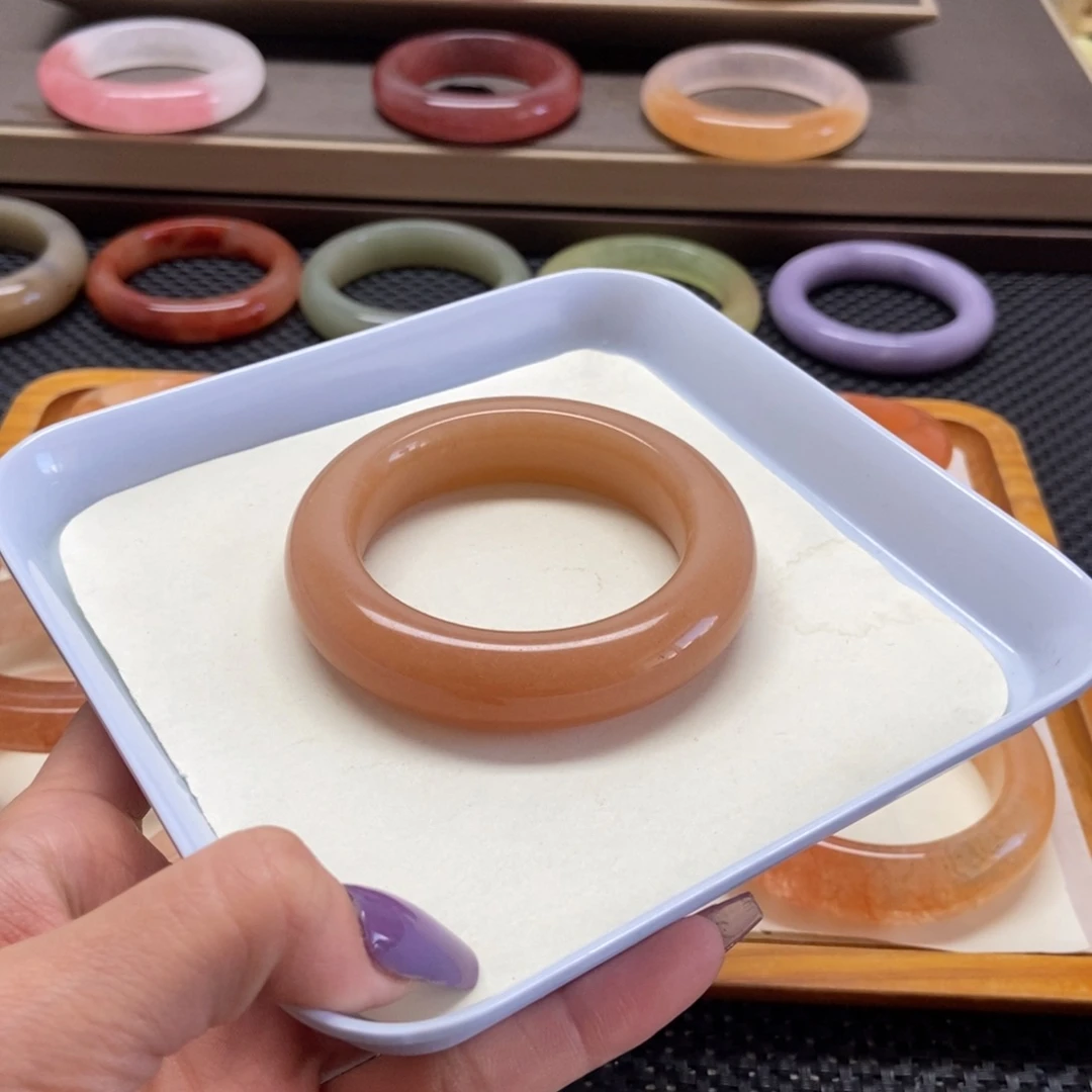 未镶嵌手镯石英岩玉