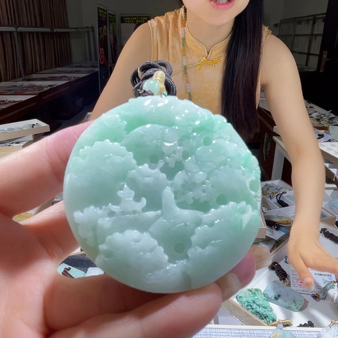 翡翠未镶嵌颈饰一