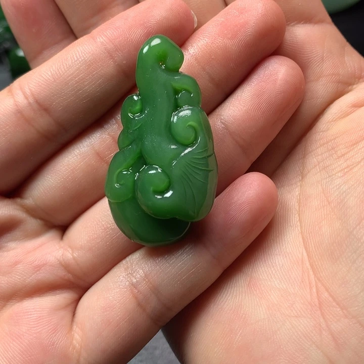 平***凡和田玉未镶嵌颈饰
