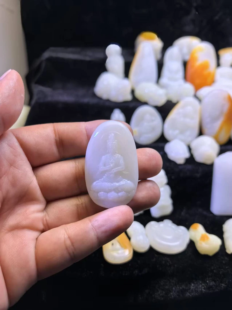 和田观音牌玉苏工手工雕刻