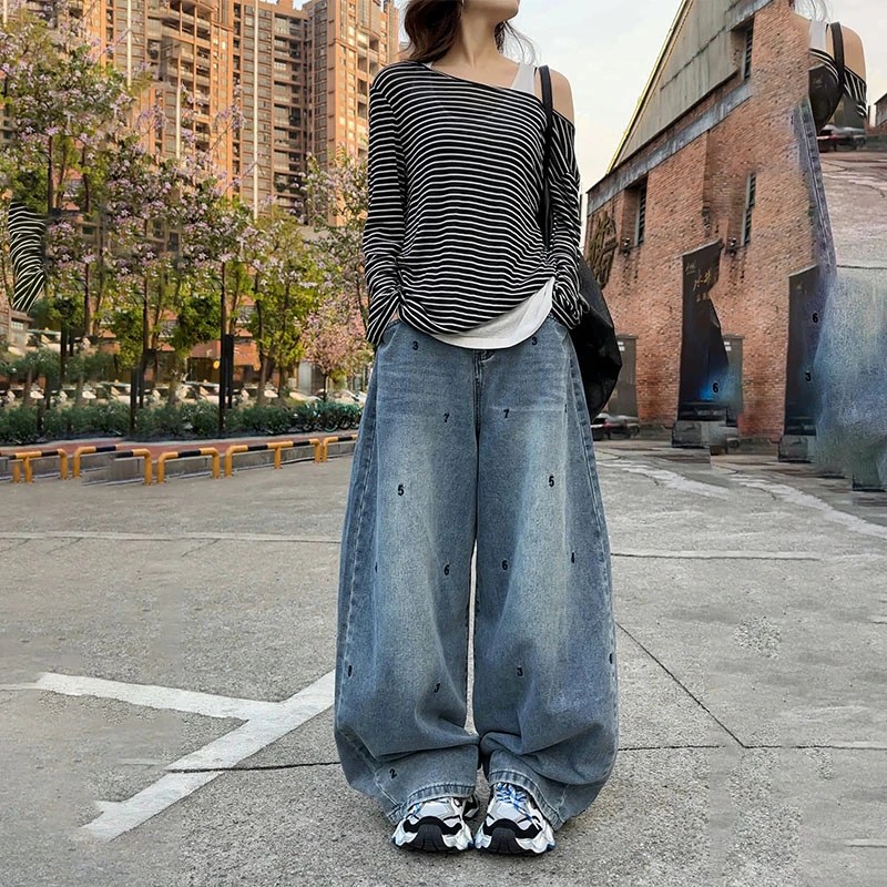 66559松紧腰数字刺绣牛仔裤2025年春季新款潮牌宽松遮肉阔腿裤女