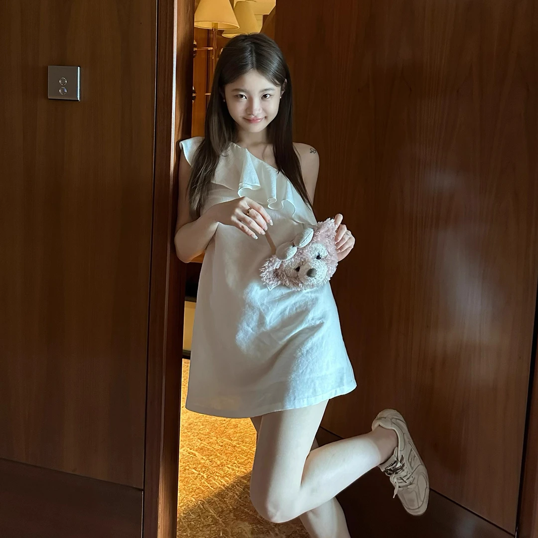 白色荷叶边斜肩连衣裙女夏季2026新款爆款小个子海边度假露肩短裙