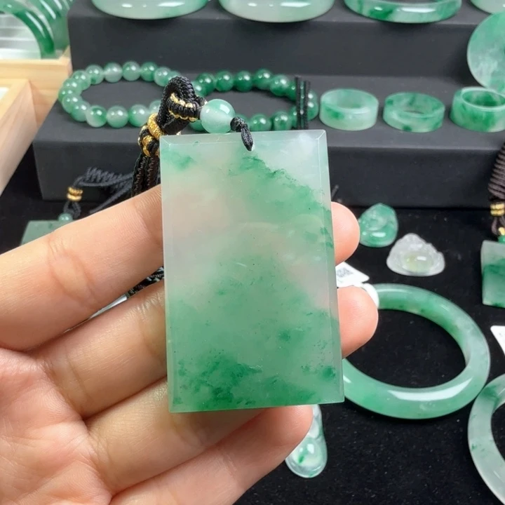 石英质玉未镶嵌颈饰