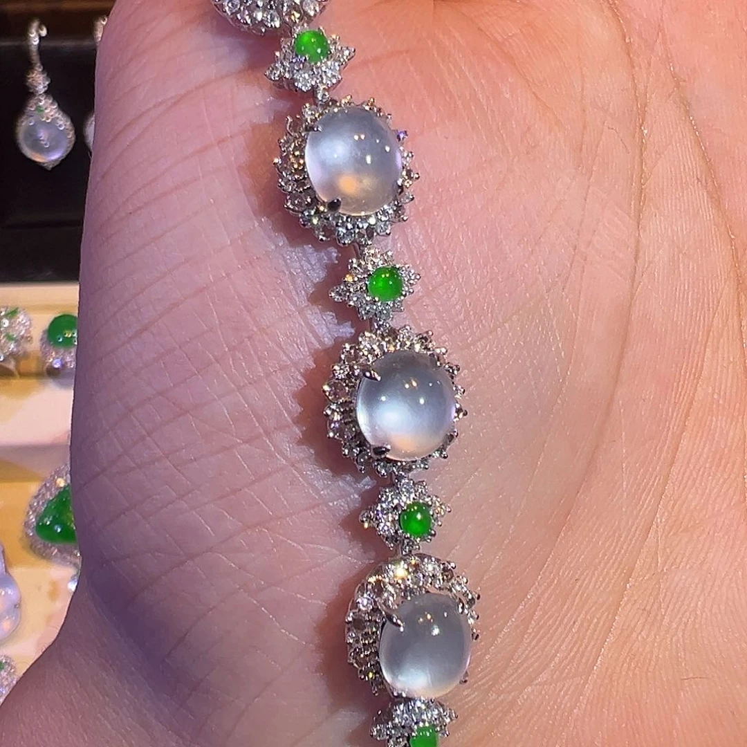 翡翠手链18K金镶嵌玻璃种蛋面极光白