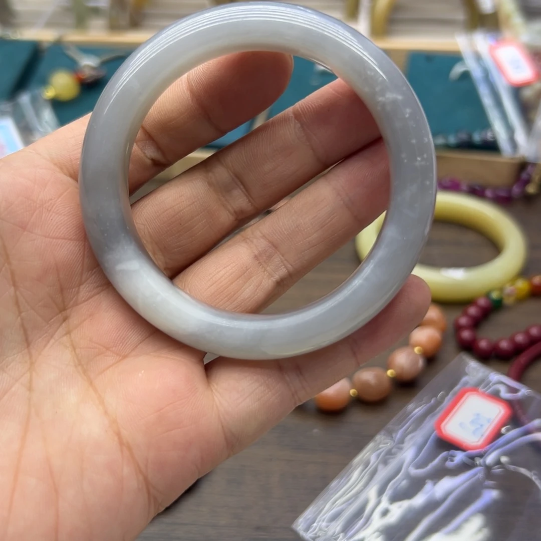 和田玉未镶嵌手镯54.5圈围255瑕