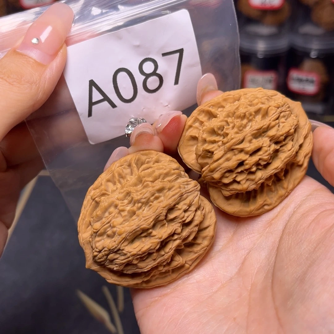 文玩核桃吊坠堂上虎全品45