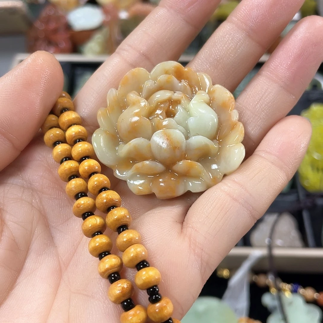 蛇纹石玉颈饰合金