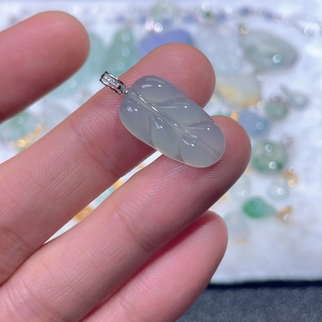 颈饰18K金镶嵌翡翠翡翠