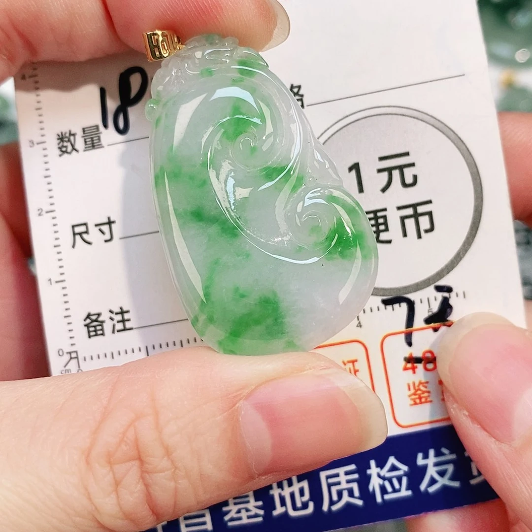 翡翠颈饰18K金镶嵌吊坠