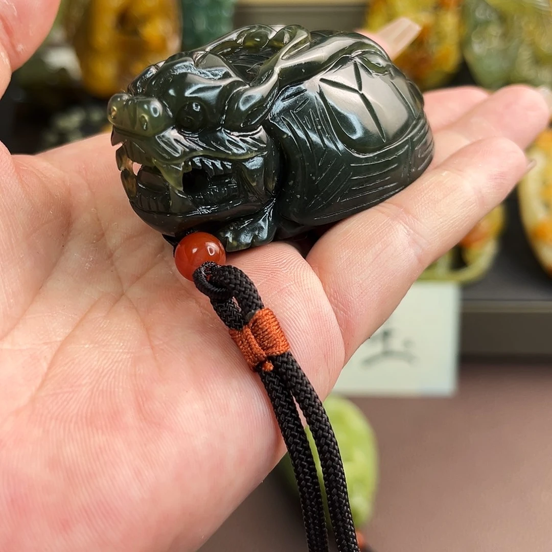 岫玉未镶嵌颈饰岫玉挂件，天然颜色