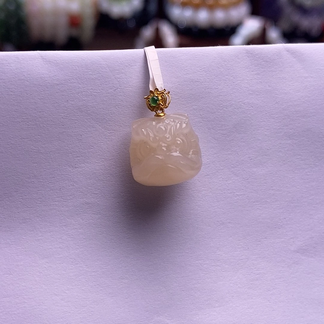 颈饰未镶嵌和田玉收藏级熟藕粉脂膏级老矿料红粉金镶醒狮