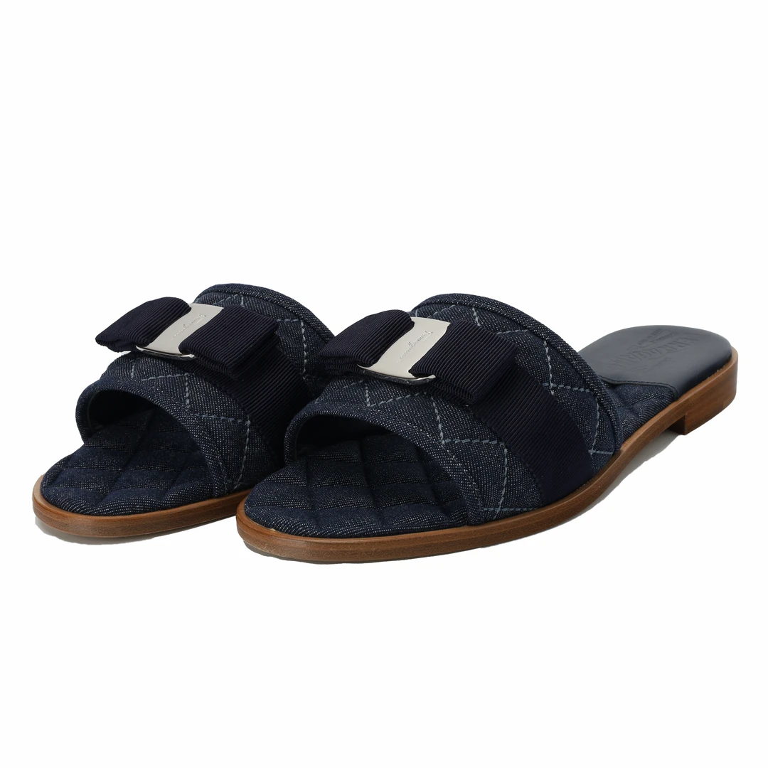 未使用 FERRAGAMO/菲拉格慕 女士外穿平底拖鞋01D840 754050