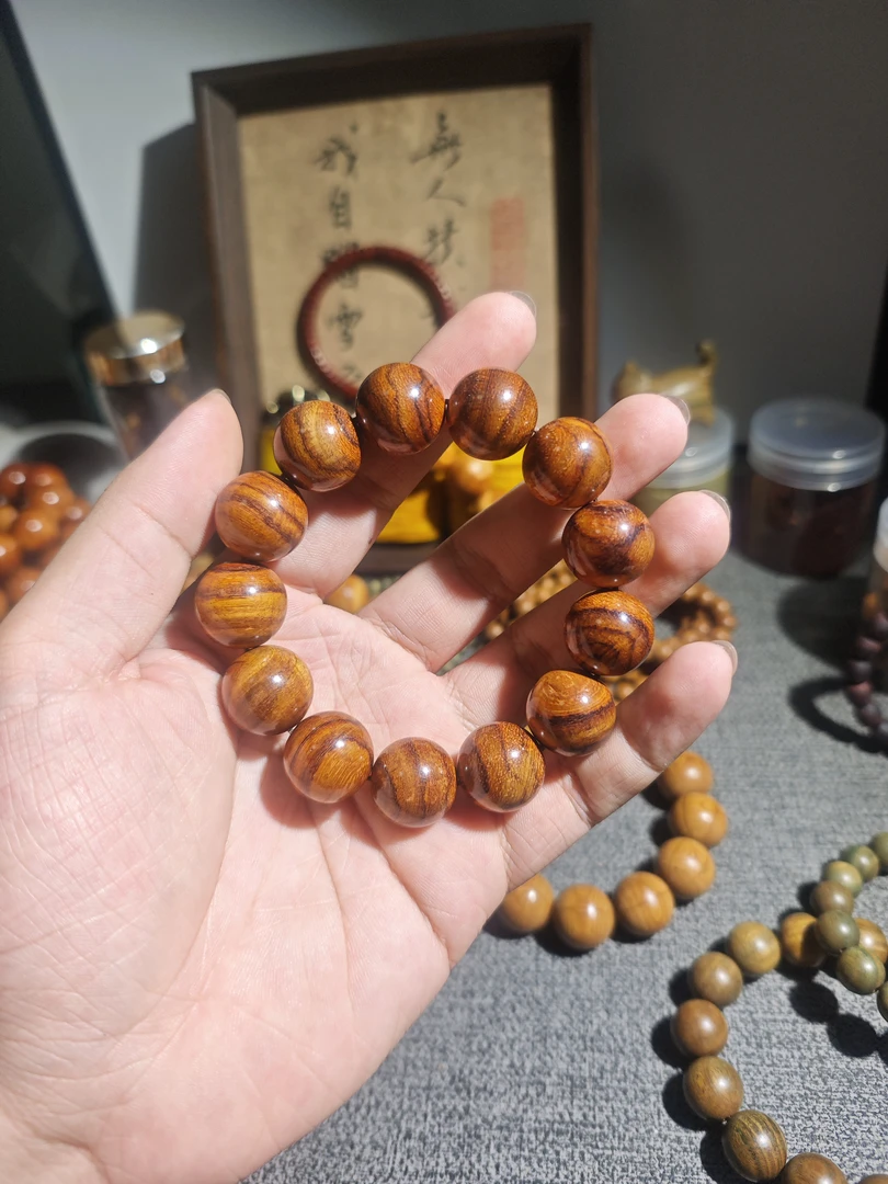 海南黄花梨新料手串乱纹虎皮1.8单圈