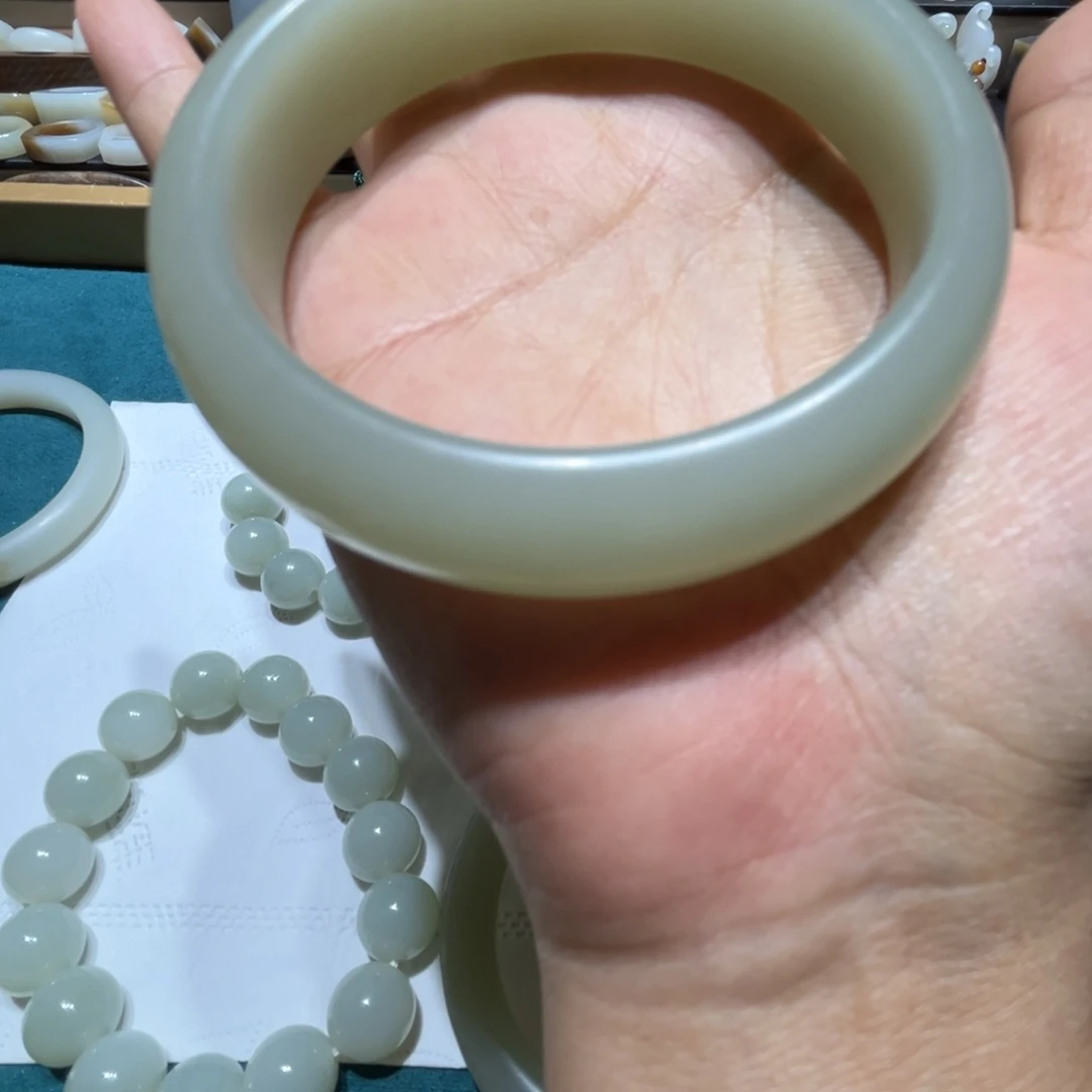 未镶嵌手镯和田玉