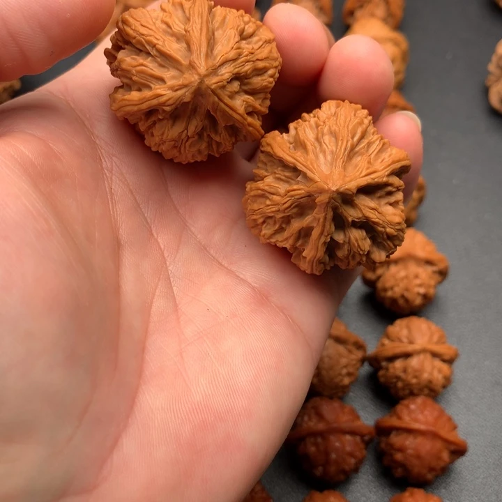 文玩核桃吊坠三棱