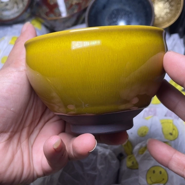 茶盏在干嘛我也在洗头发