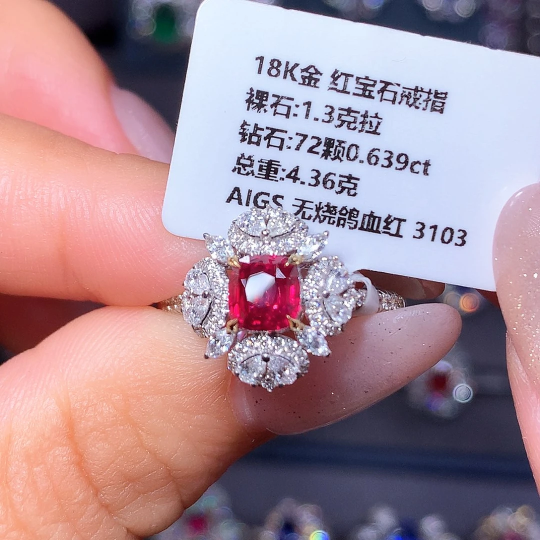 红宝石戒指18K金镶嵌
