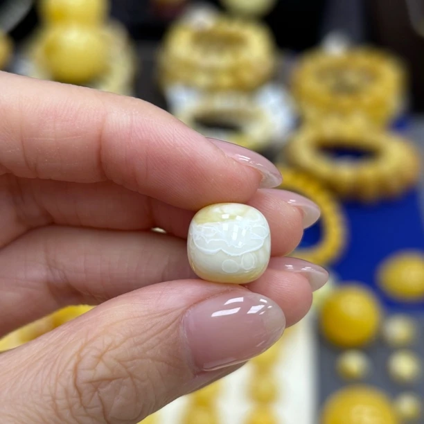 12.0*11.3mm·  3-小妖珠宝天然原矿琥珀蜜蜡