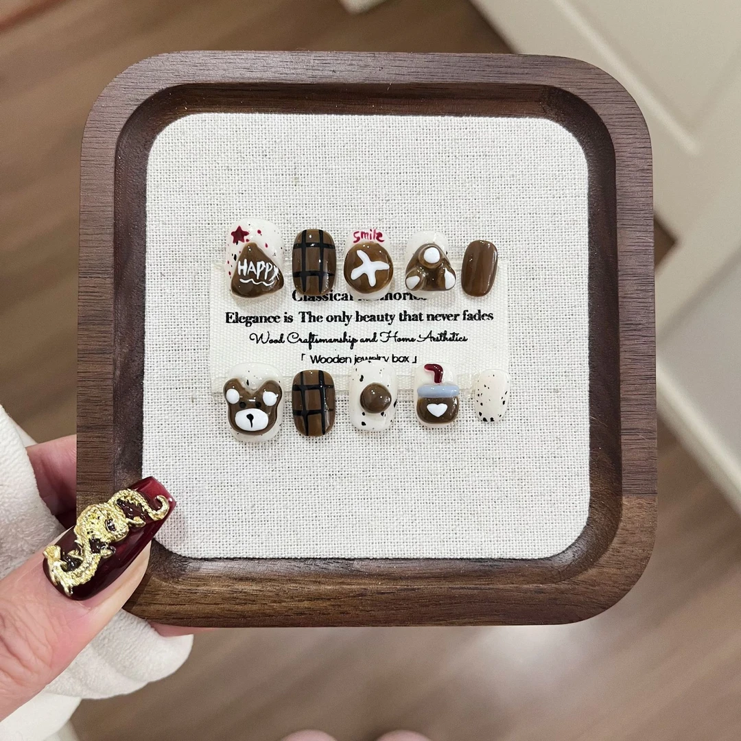 创意原创2025新款卡通小熊美甲纯手作捏捏可乐手绘高级感穿戴甲