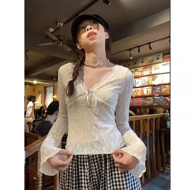 纯欲性感蕾丝花边v领系带长袖T恤女早冬季甜辣妹内搭修身短款上衣