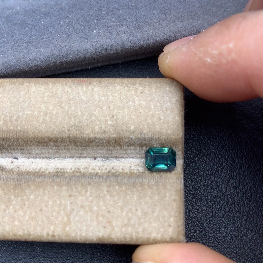 裸石蓝宝石1.04ct全净无烧