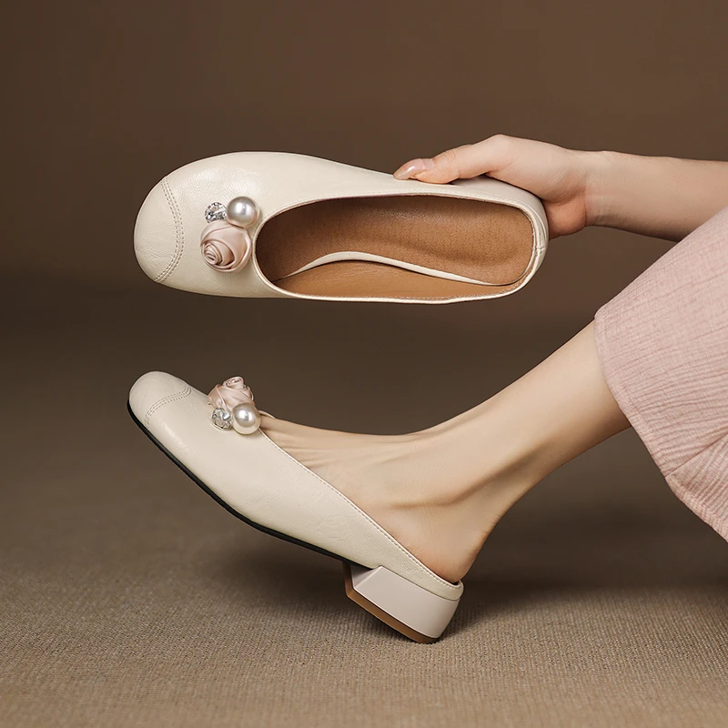 包头拖鞋女外穿小众设计感花朵珍珠粗跟凉拖2025夏季新大码40-43