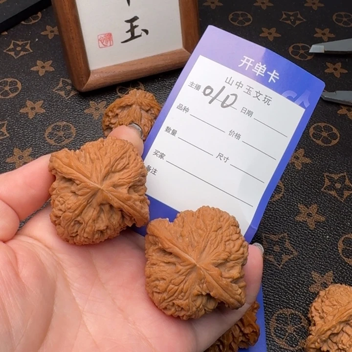 丨***丨把件文玩核桃42.5南疆石010