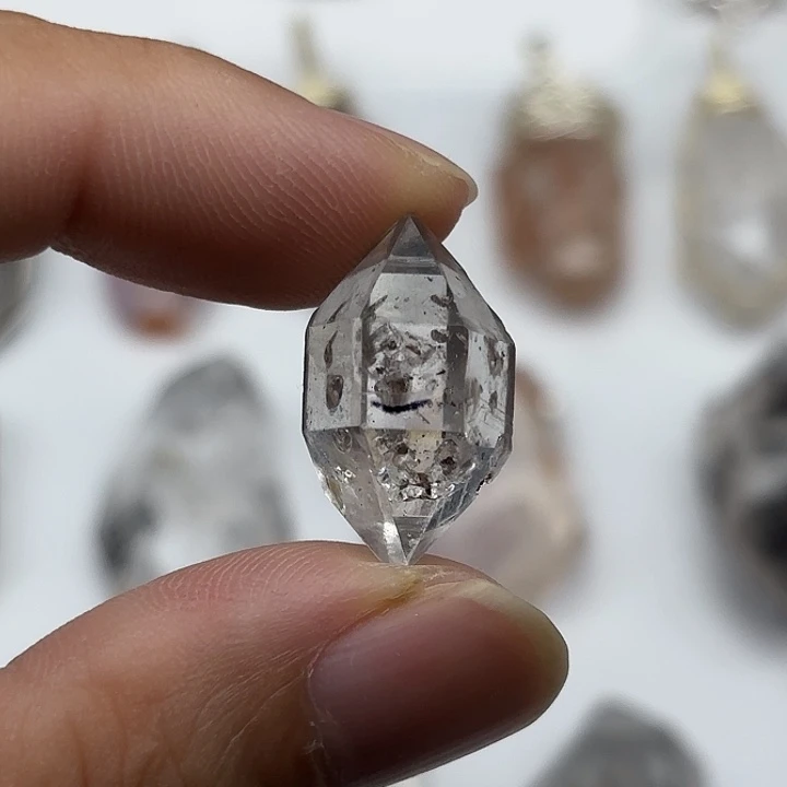 颈饰水晶未镶嵌水胆闪灵钻21mm+