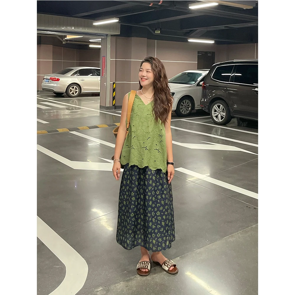 WenWen小个子韩系穿搭V领镂空背心上衣+气质洋气碎花裙套装4140