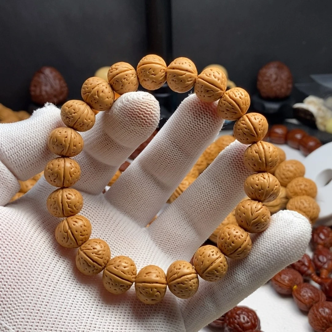 村***、吊坠桃核阿巴阿巴阿巴