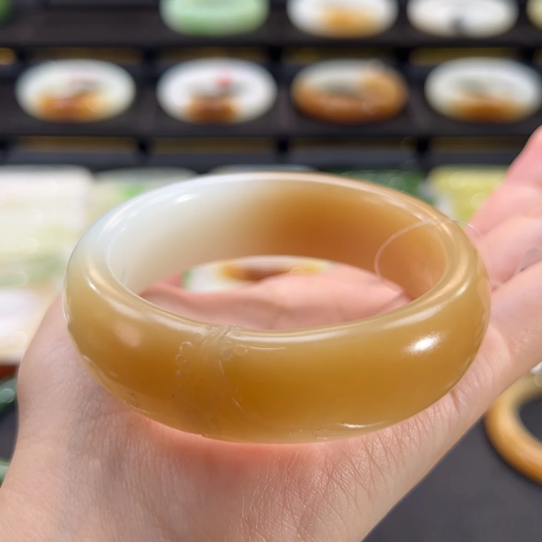 和田玉（糖玉）手镯未镶嵌金桔糖