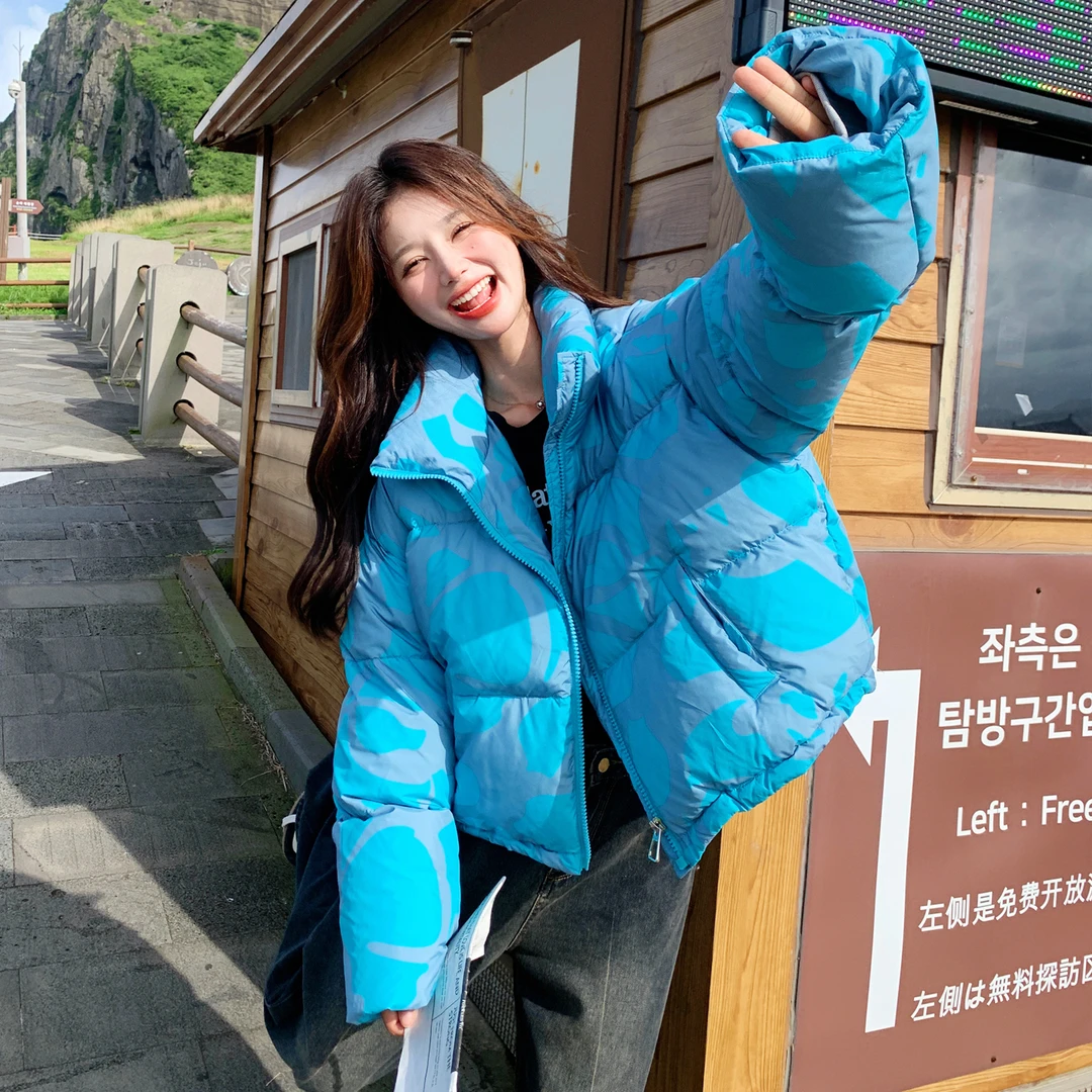 蓝色短款印花羽绒服女冬季2025新款韩系时尚洋气减龄90白鸭绒外套