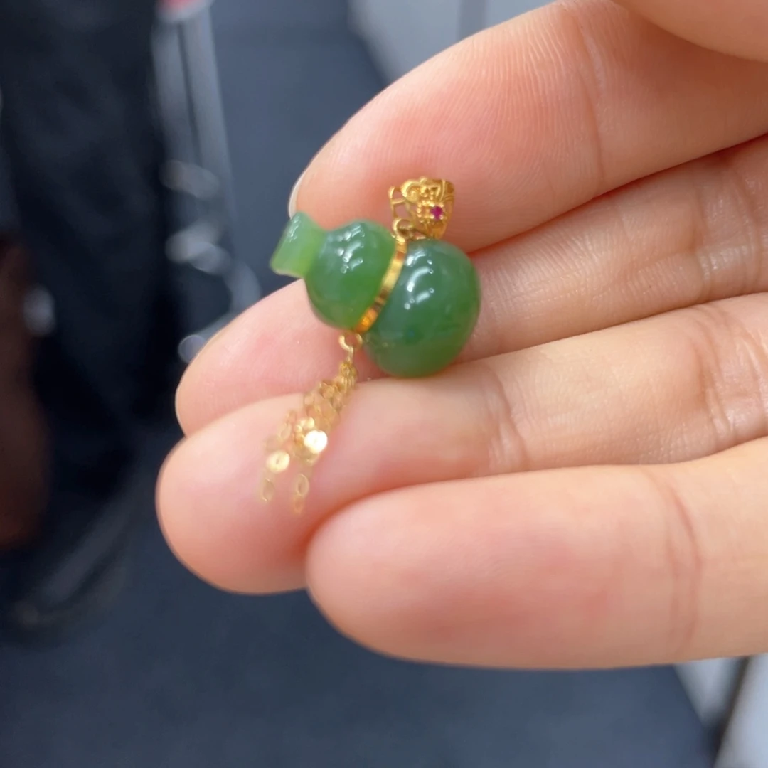 颈饰18K金镶嵌和田玉