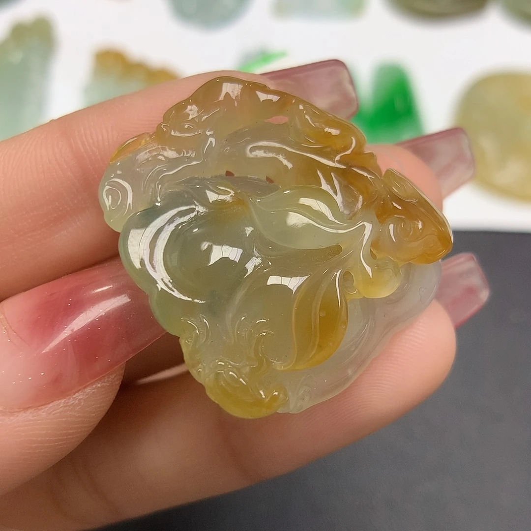 翡翠颈饰未镶嵌如意