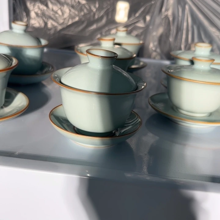 微瑕天青元宝盖碗