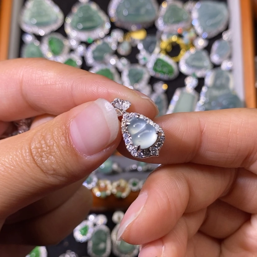 【闪购商品】翡翠颈饰未镶嵌小****?天然