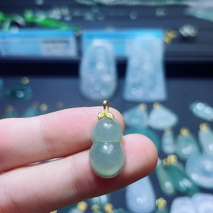 翡翠18K金镶嵌颈饰翡翠