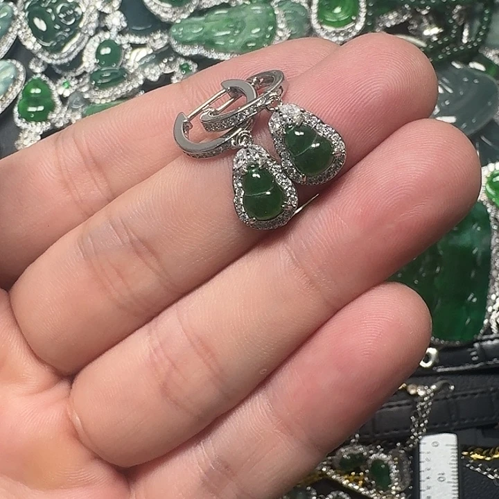 翡翠未镶嵌颈饰天然A货翡翠放漏