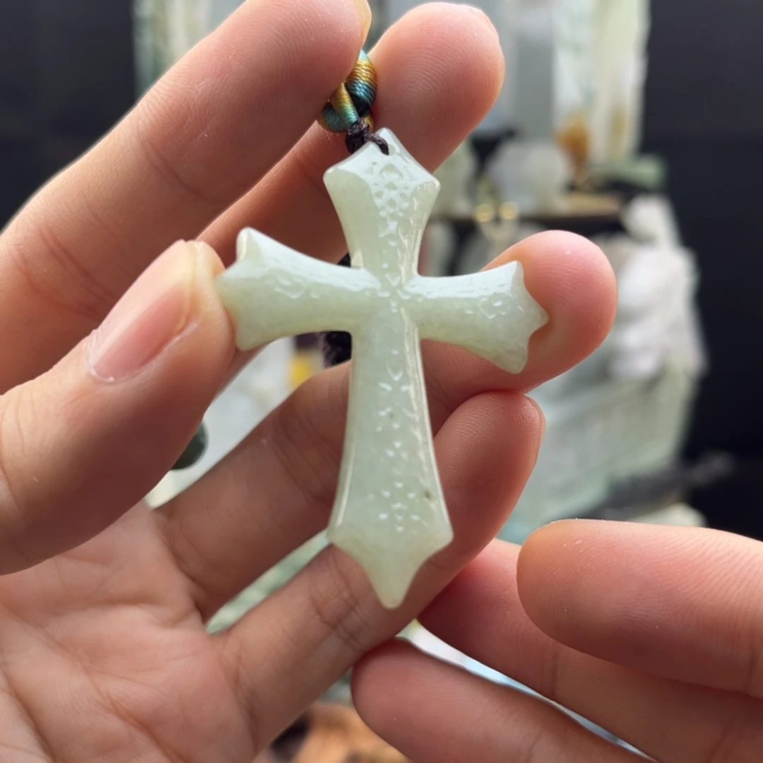 翡翠未镶嵌颈饰十字架