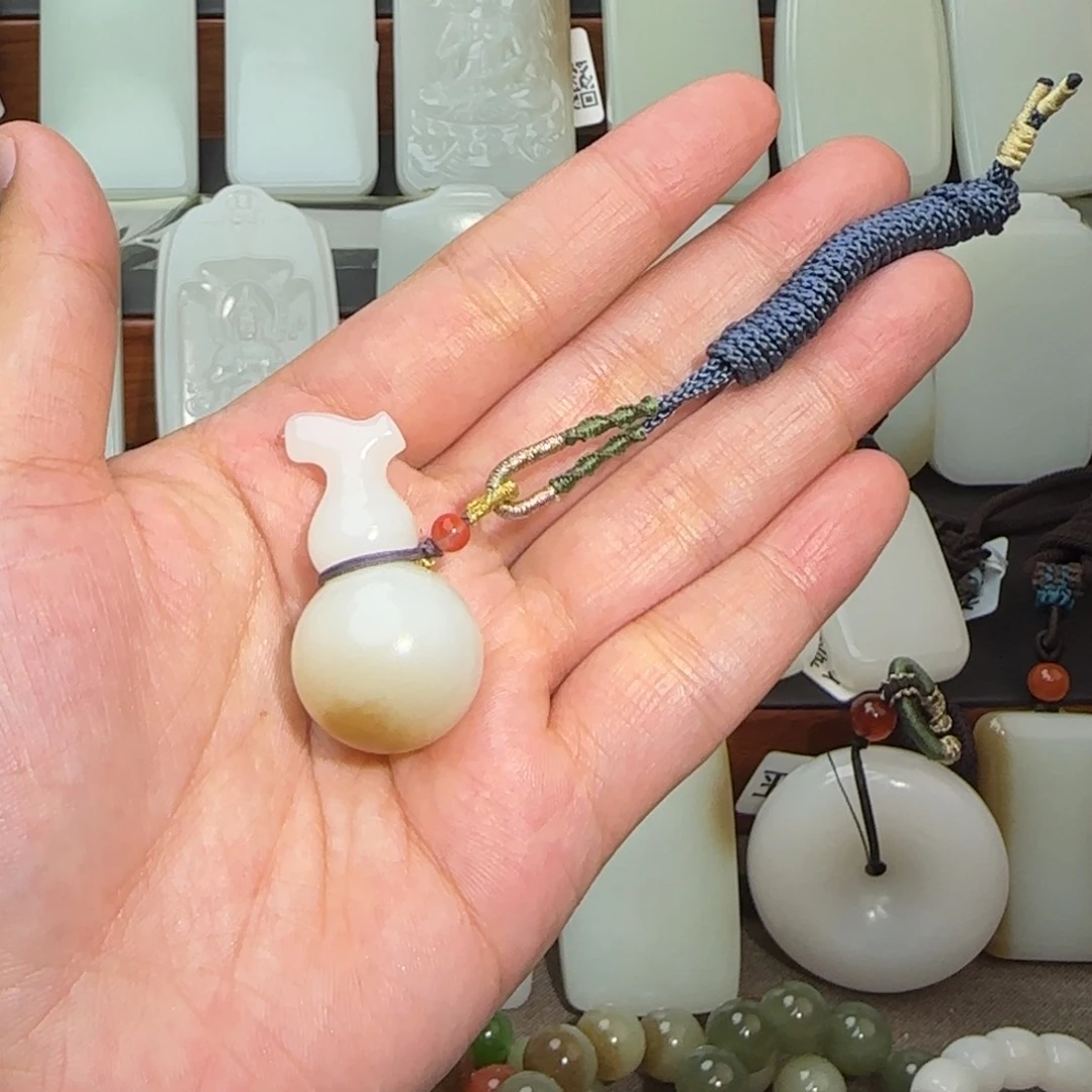 和田玉未镶嵌颈饰亮*