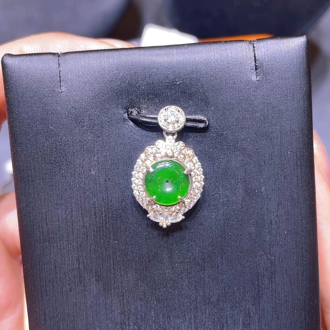 颈饰未镶嵌翡翠吊坠