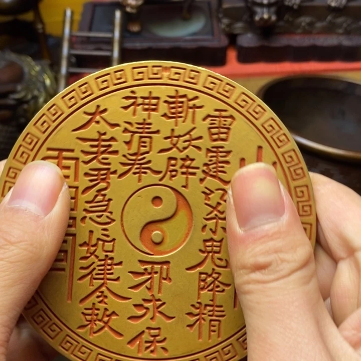 铜器摆件做工精良