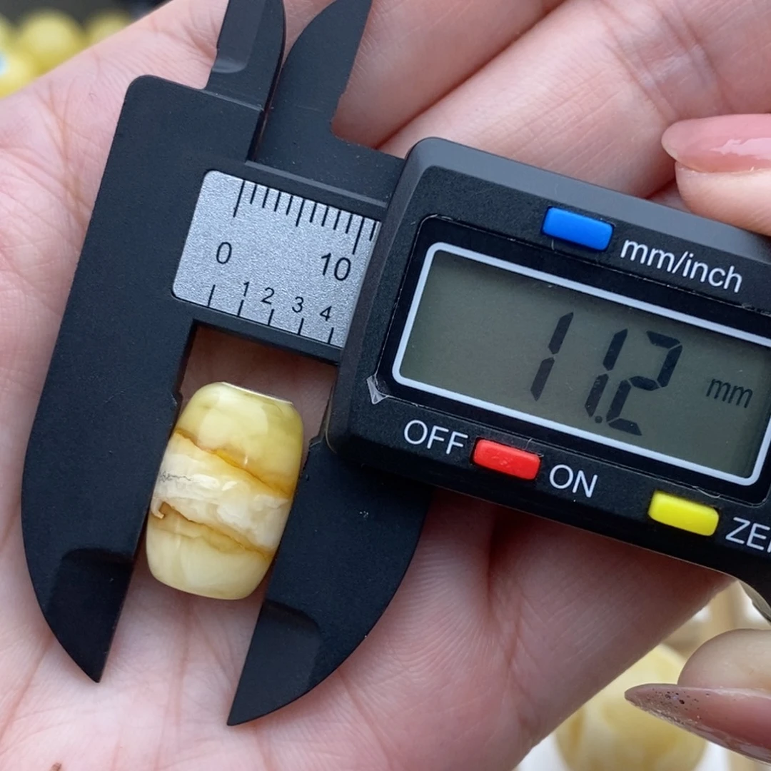 D***e蜜蜡未镶嵌裸石微瑕妖花桶珠