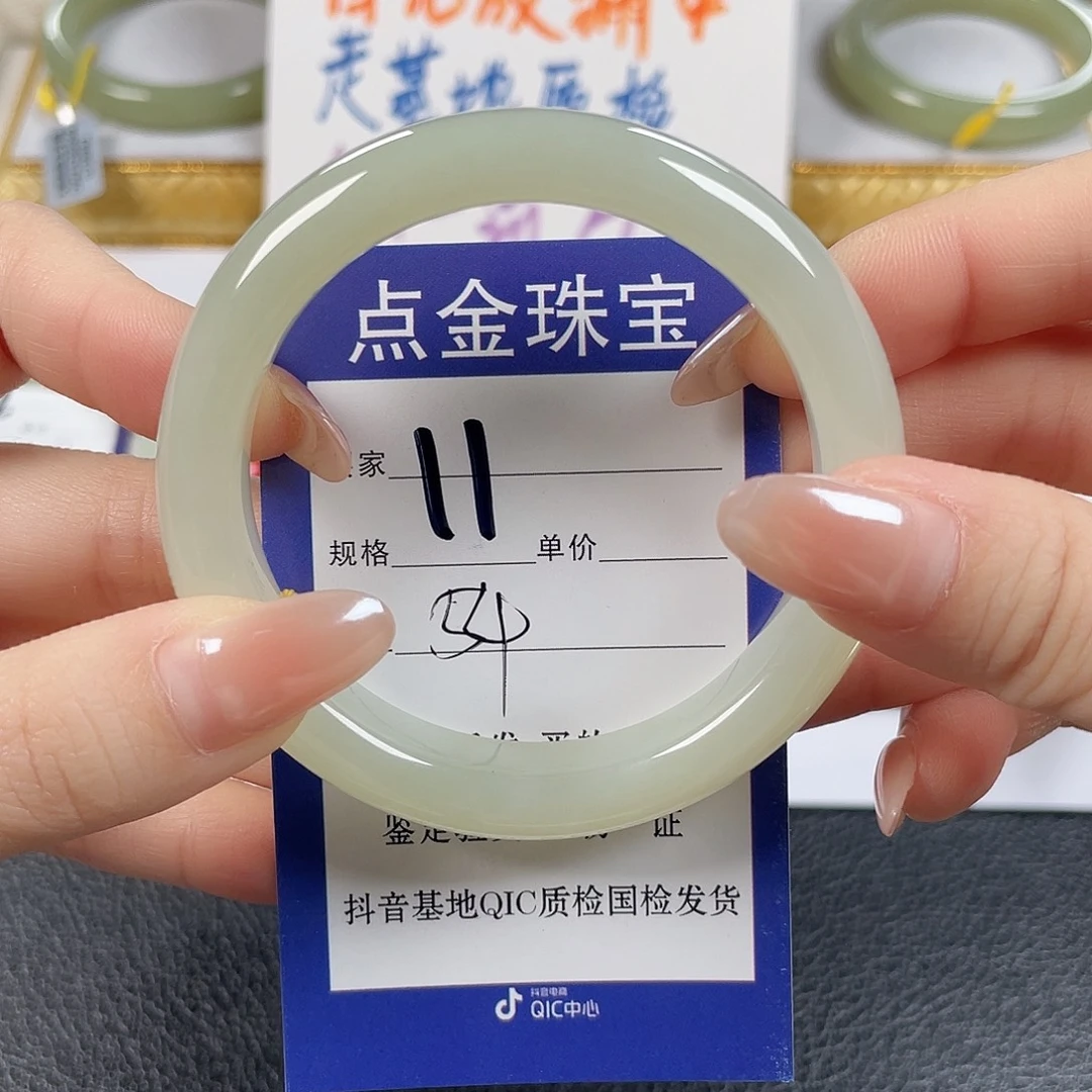 和田玉未镶嵌手镯