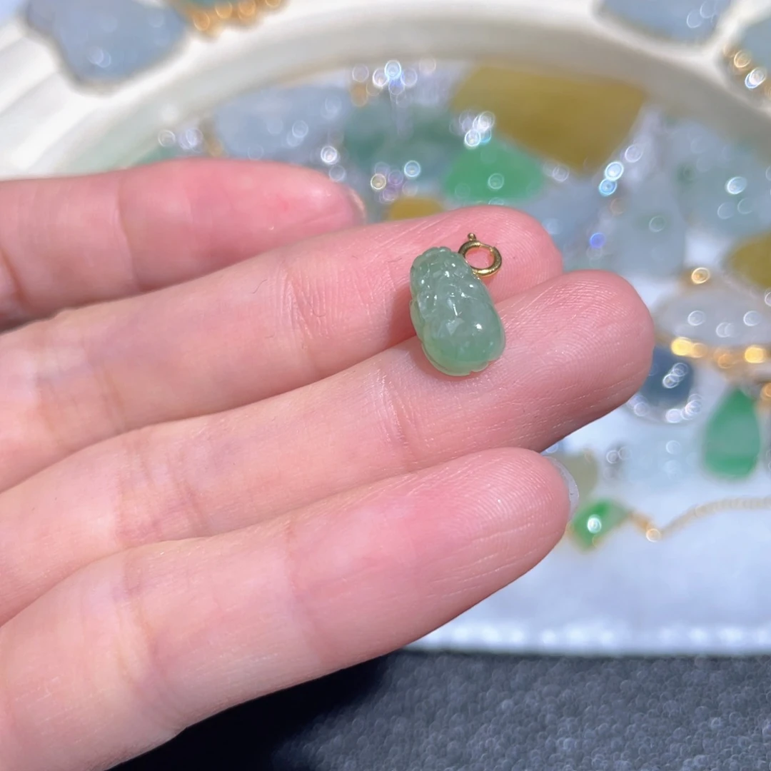 翡翠颈饰18K金镶嵌翡翠