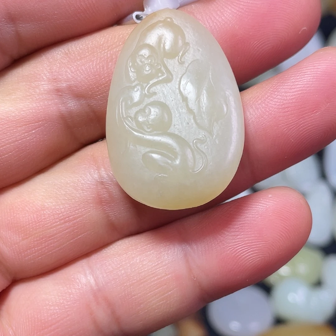 和田玉未镶嵌颈饰吊坠
