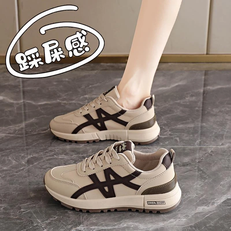 皮面防水运动鞋女士秋季2025年新款平底阿甘鞋软底防滑休闲旅游鞋