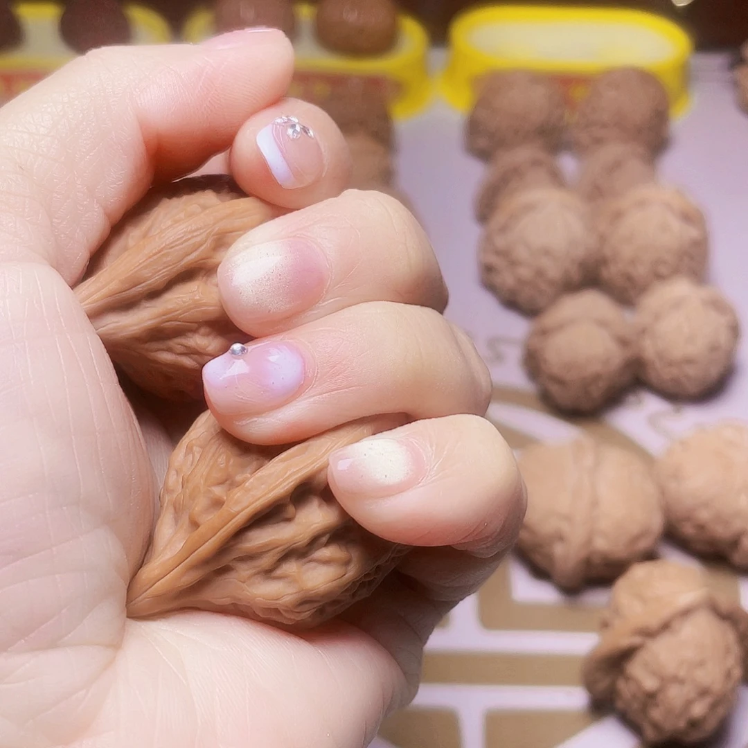 D***y文玩核桃吊坠瓷瓶